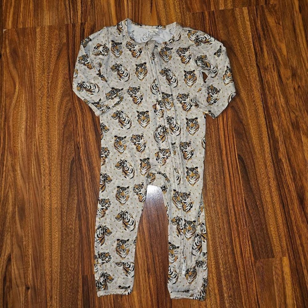 Larkspur Gender Neutral Tiger Print Bamboo Zipper Romper Baby Size 6-12 Months